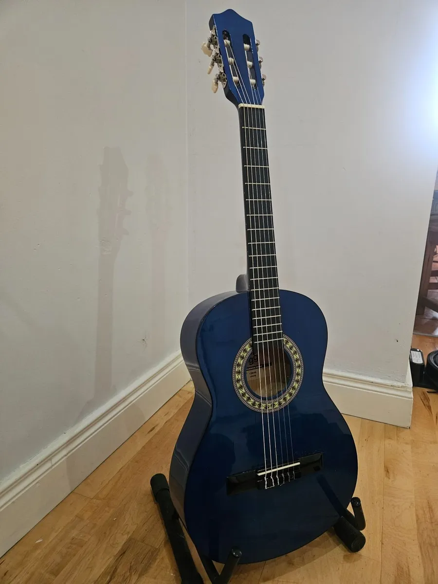 Guitar. - Image 1