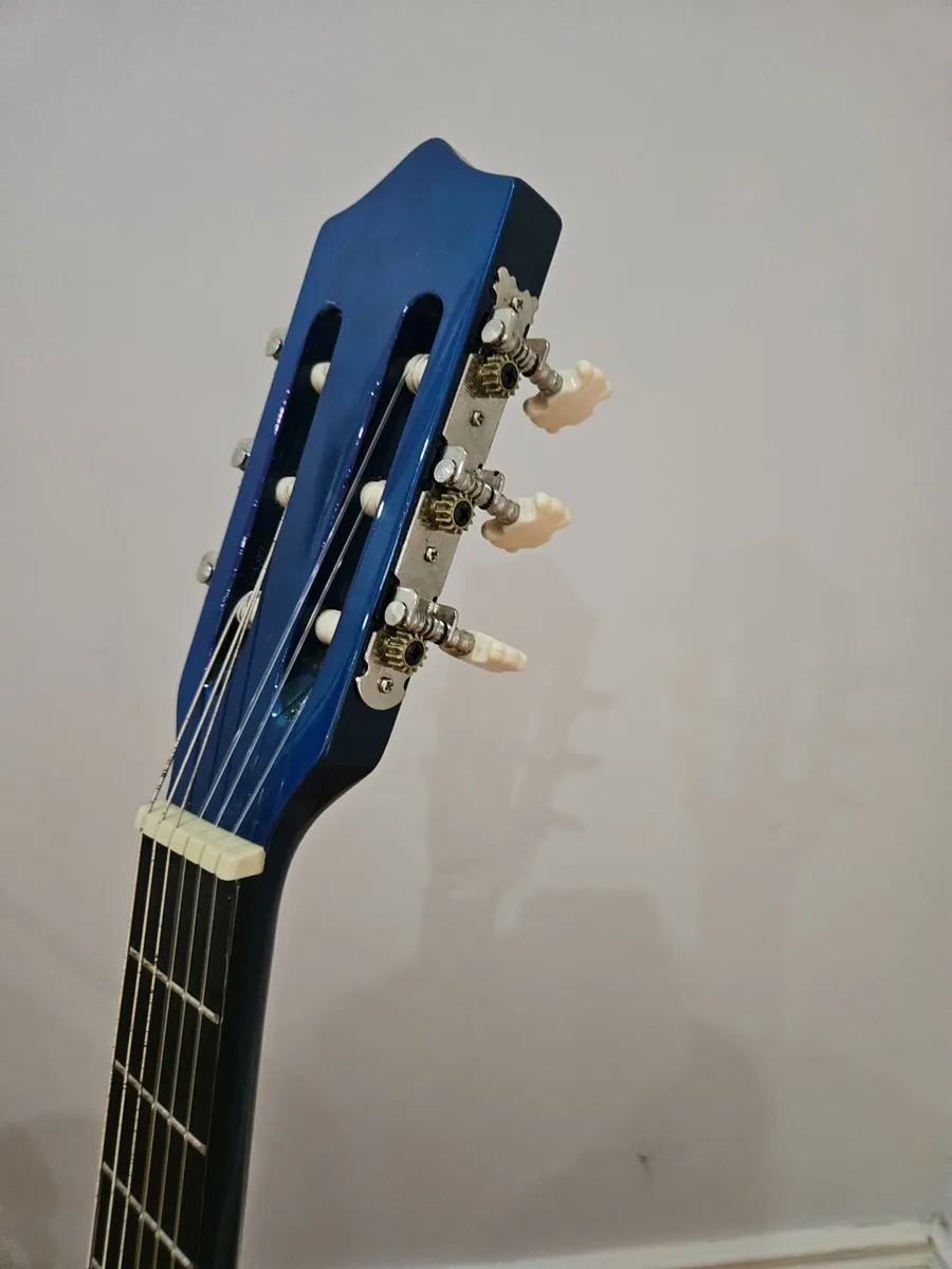 Guitar. - Image 3