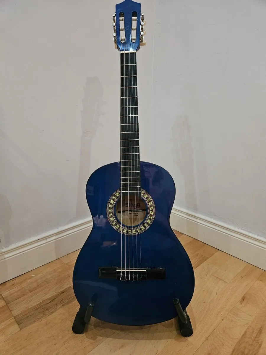Guitar. - Image 4