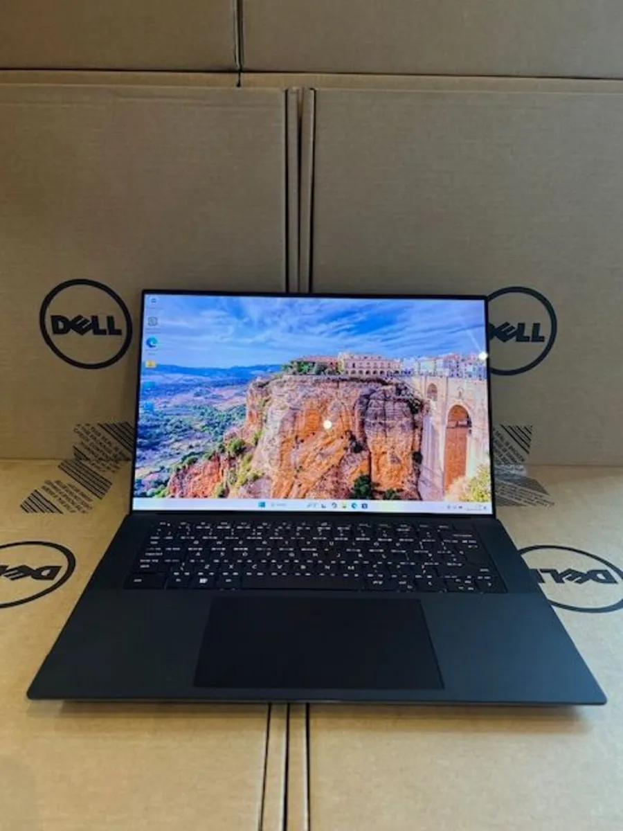 Dell 5570 Touch 12th Gen i7/32/1TB SSD/8GB GPU - Image 1