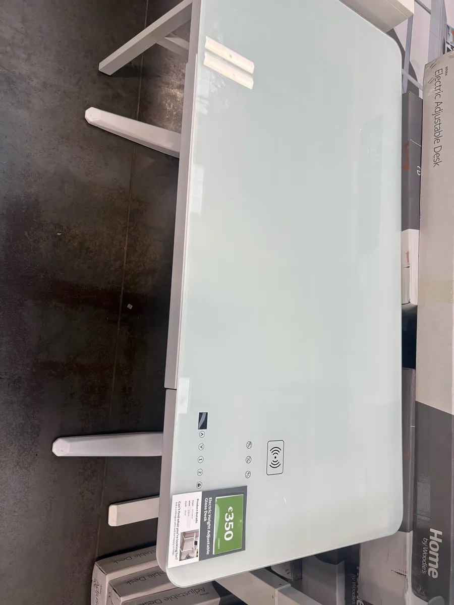 Computer desk - Image 1