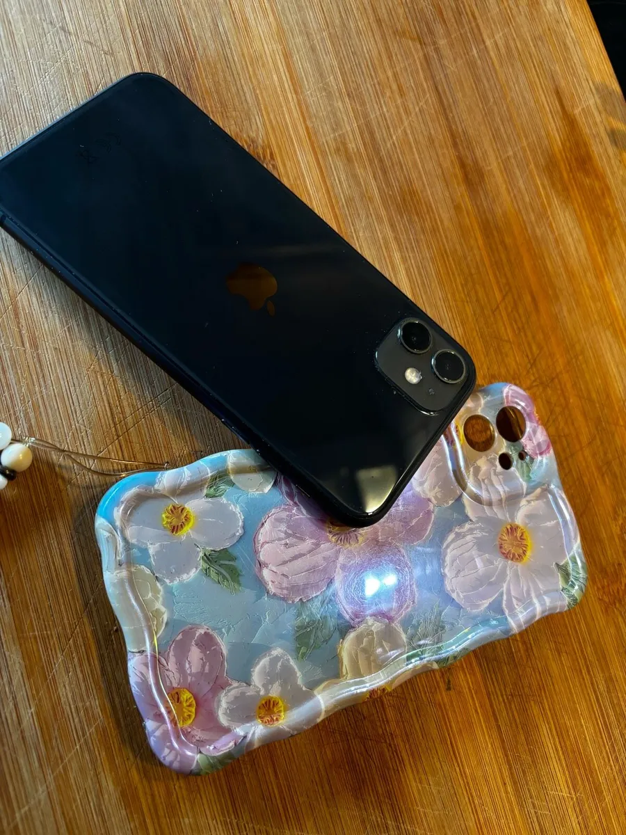 iphone 11 - Image 1