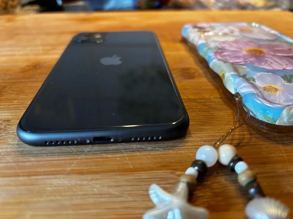 iphone 11 - Image 2