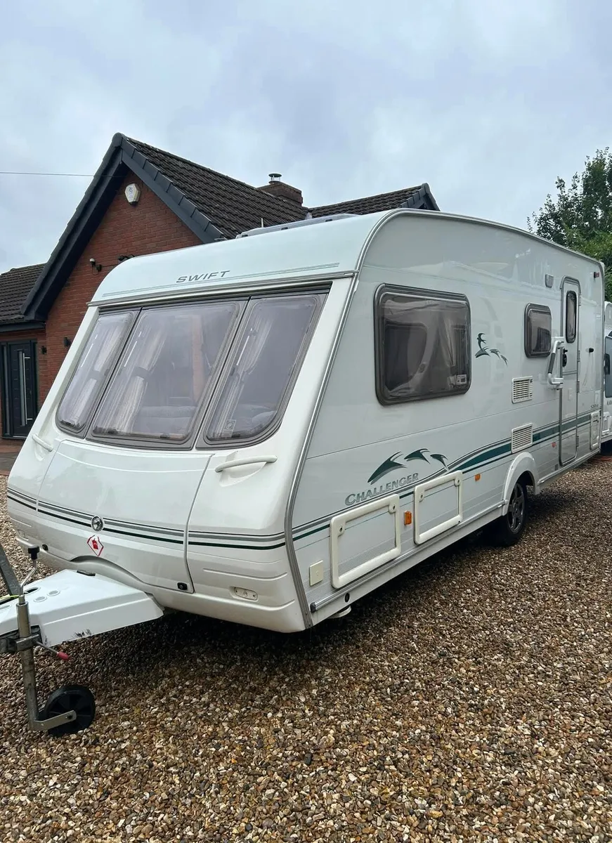 Swift 4/5 berth with remote mover & Full Awning - Image 2