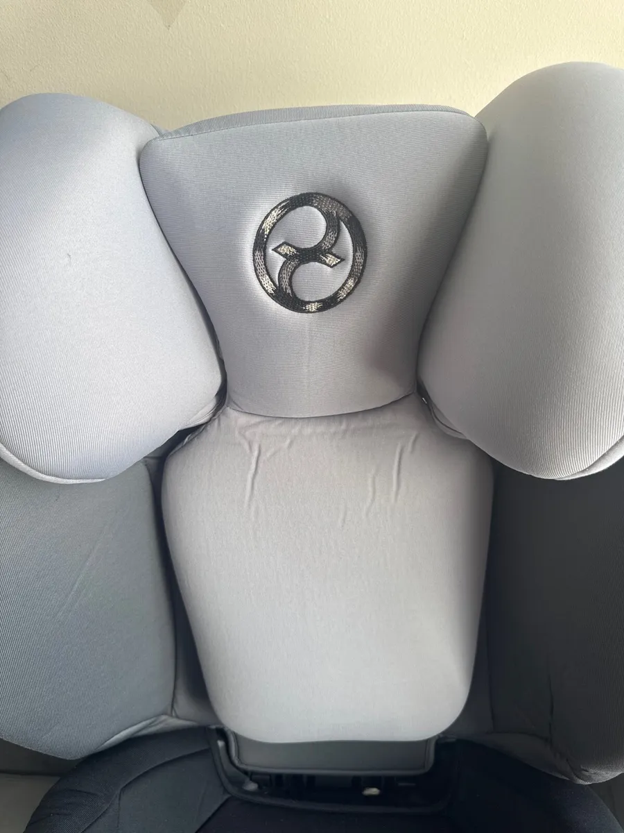 Cybex gold car seat - Image 4