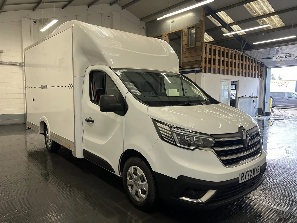 VB - 2022 Renault Trafic Luton Low Loader Van - Image 1