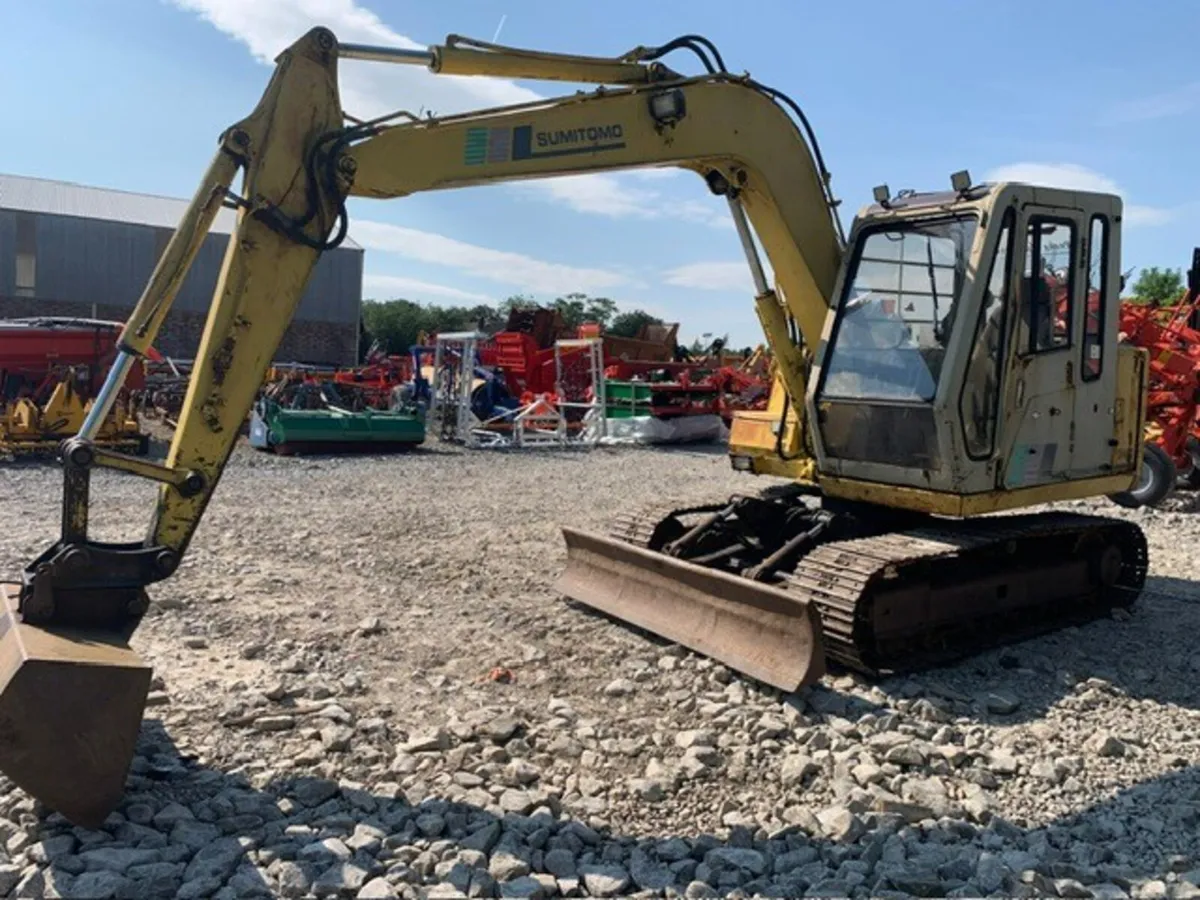 SUMITOMO SH60 (6T) DIGGER WITH BLADE - Image 1