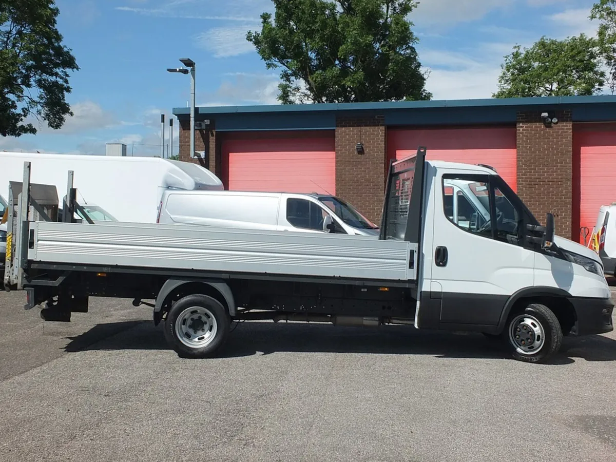 VB - 2022 Iveco Daily Dropside Van - Image 1