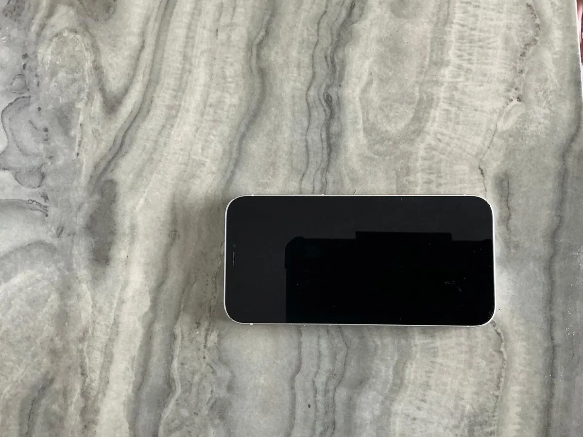 iPhone 12 - Image 2