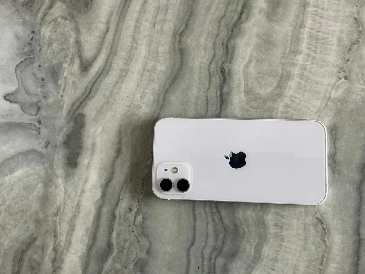 iPhone 12 - Image 4