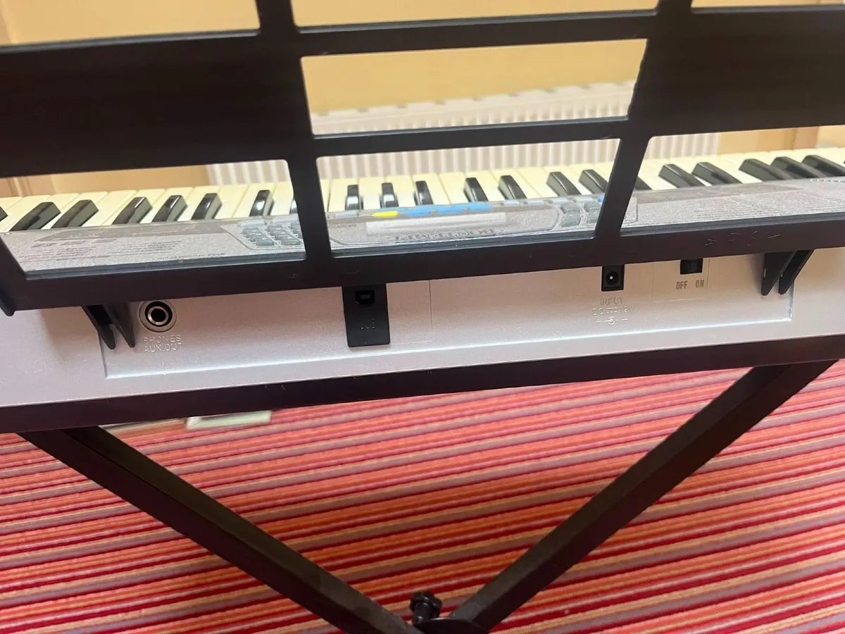 Piano Keyboard with Stand. - Image 2