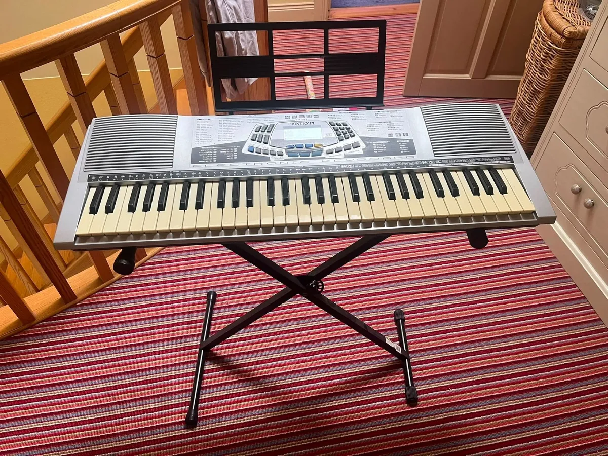 Piano Keyboard with Stand. - Image 4