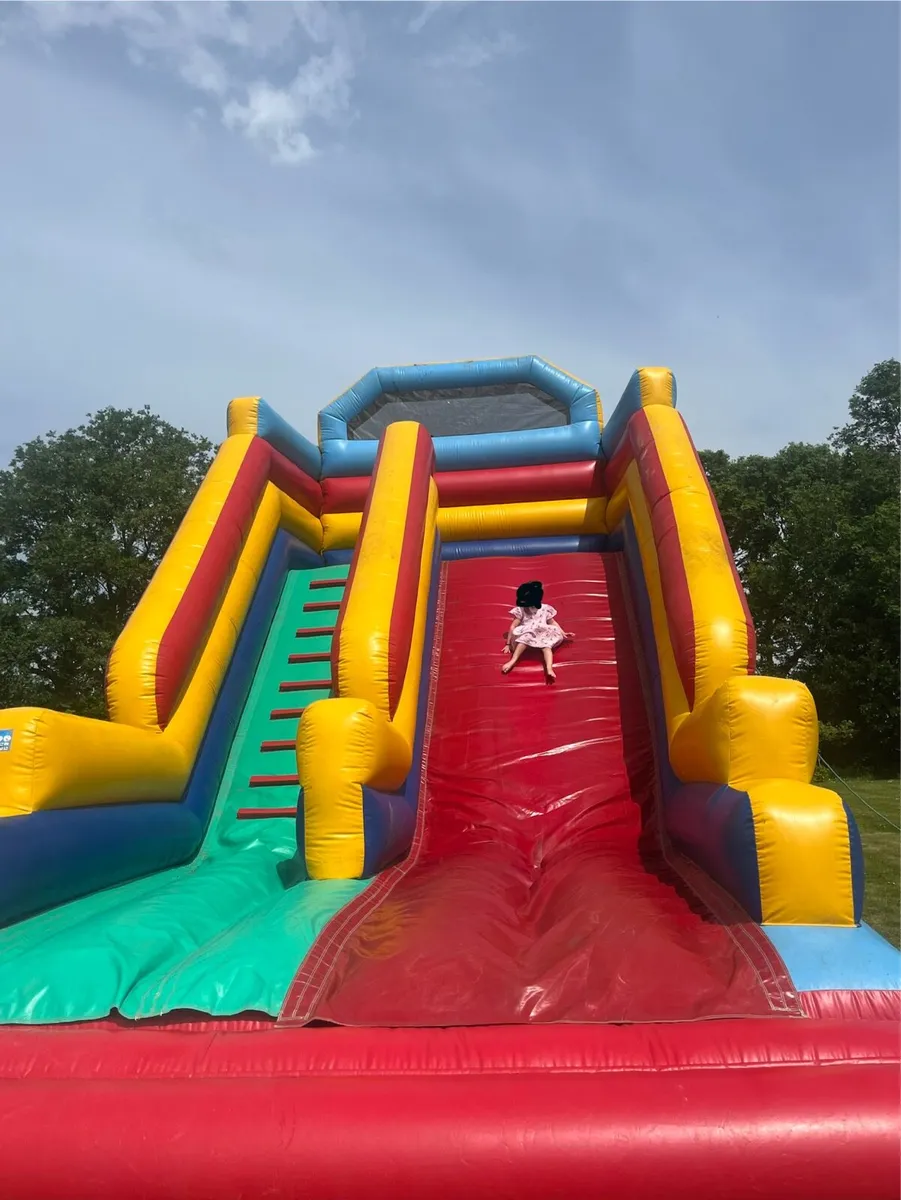 Bouncy castle - Image 4