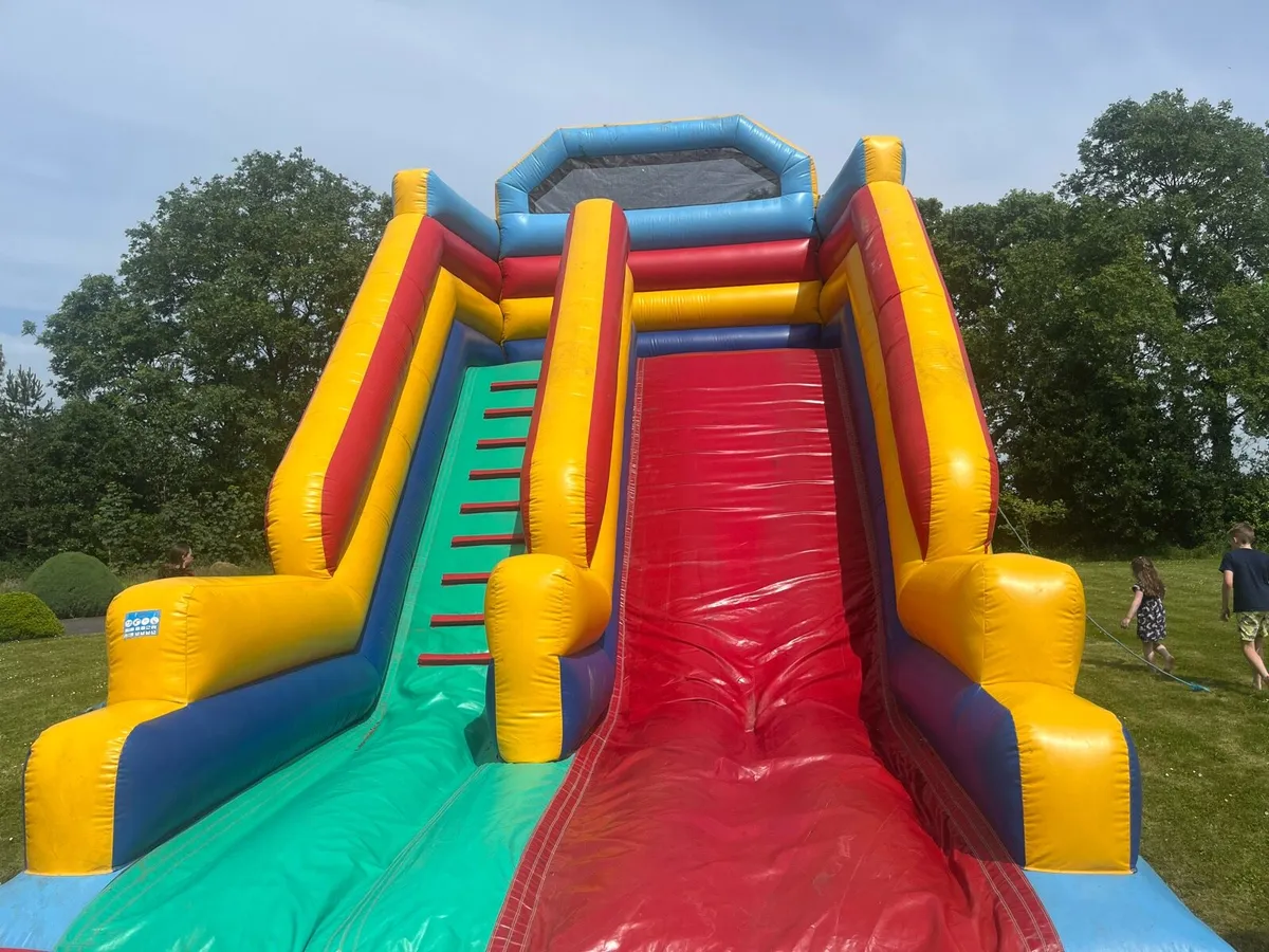 Bouncy castle - Image 3