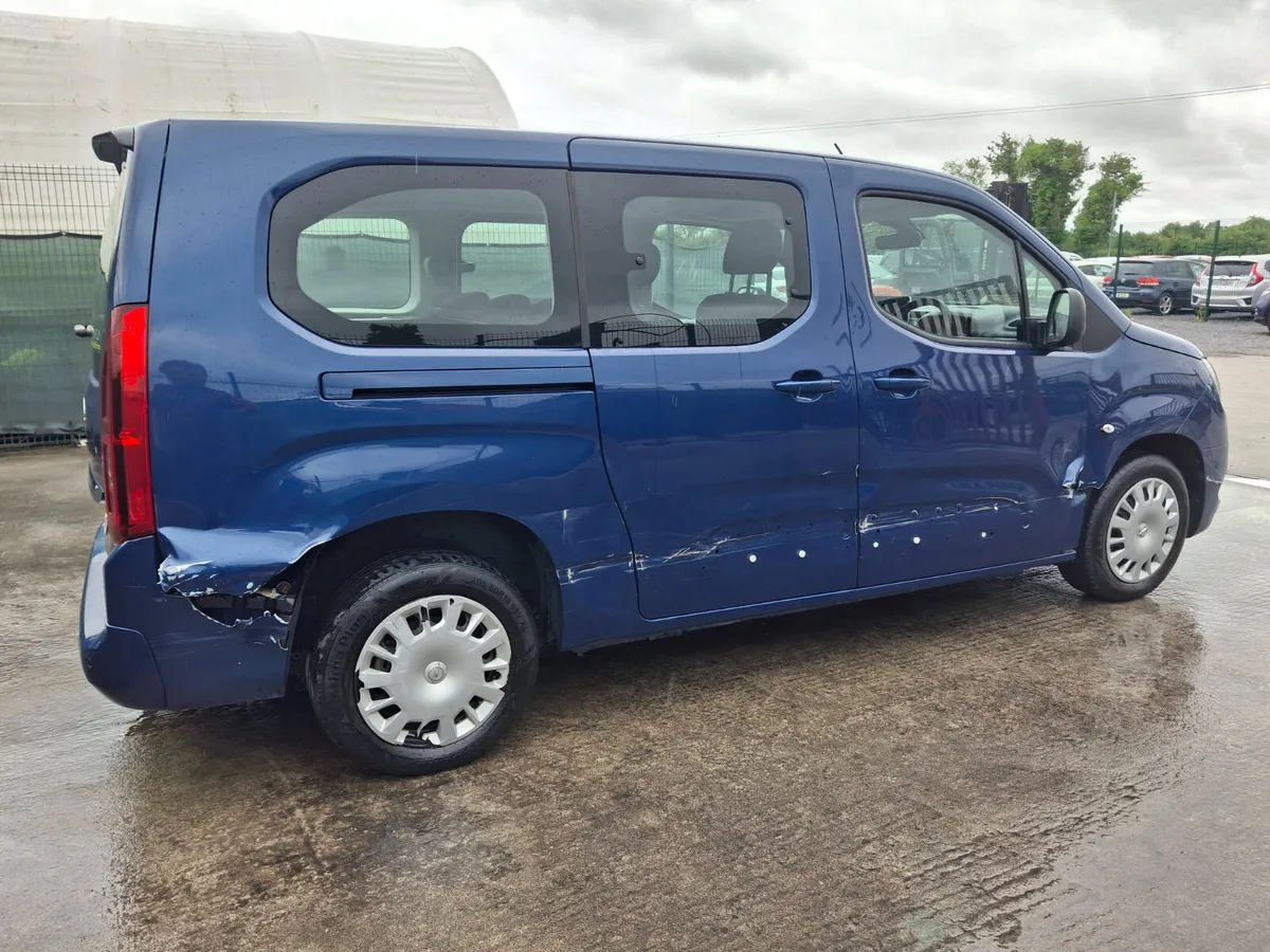 222 Opel Combo Life  7 seater.Drive away - Image 3