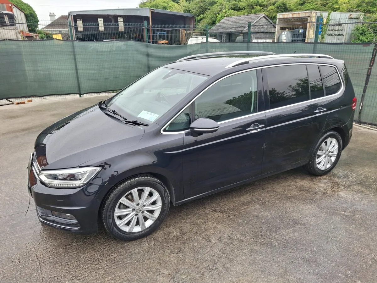 172 Volkswagen Touran  7 seater  Automatic - Image 3