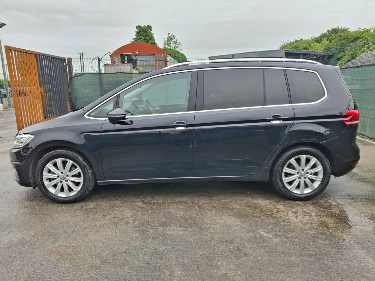 172 Volkswagen Touran  7 seater  Automatic - Image 2