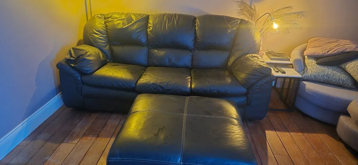 couch - Image 1