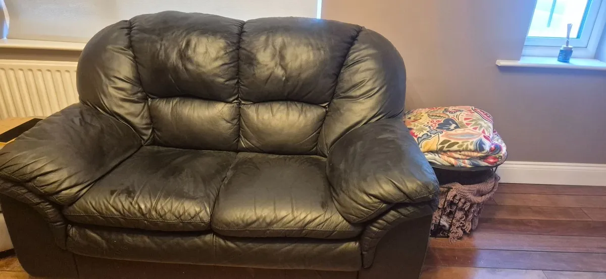 couch - Image 2