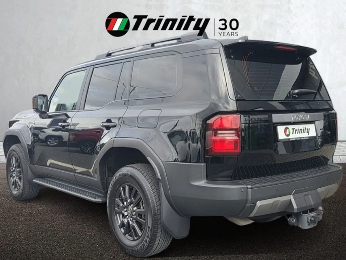 Toyota Land Cruiser ** HEATED / COOLING SEATS ** 2 - Image 3