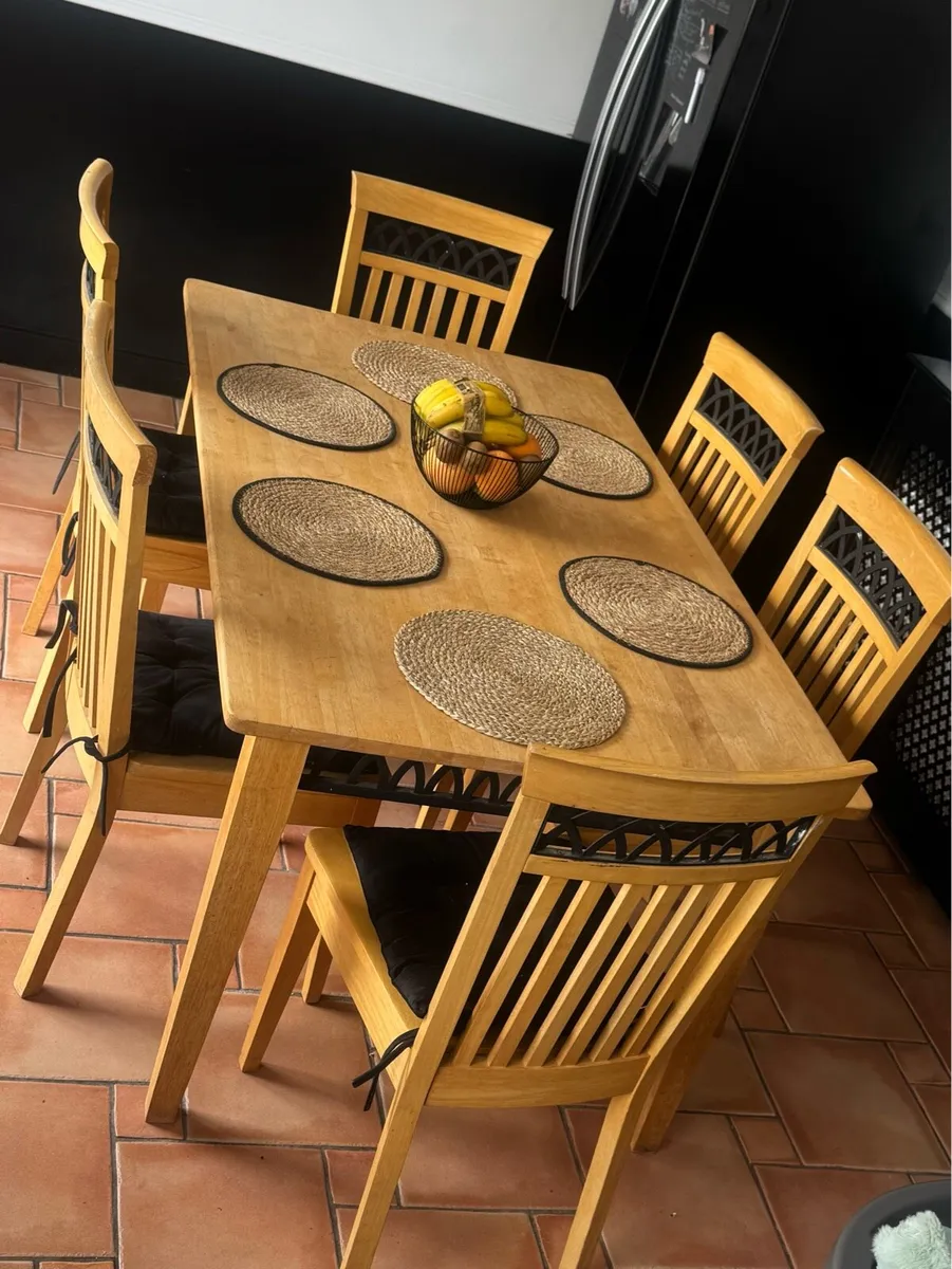 Kitchen table and 6 chairs - Image 1