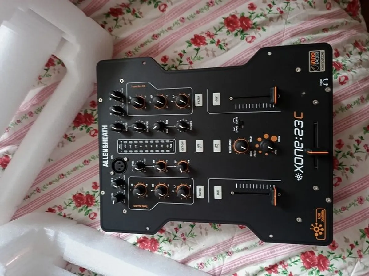 Dj mixer - Image 1