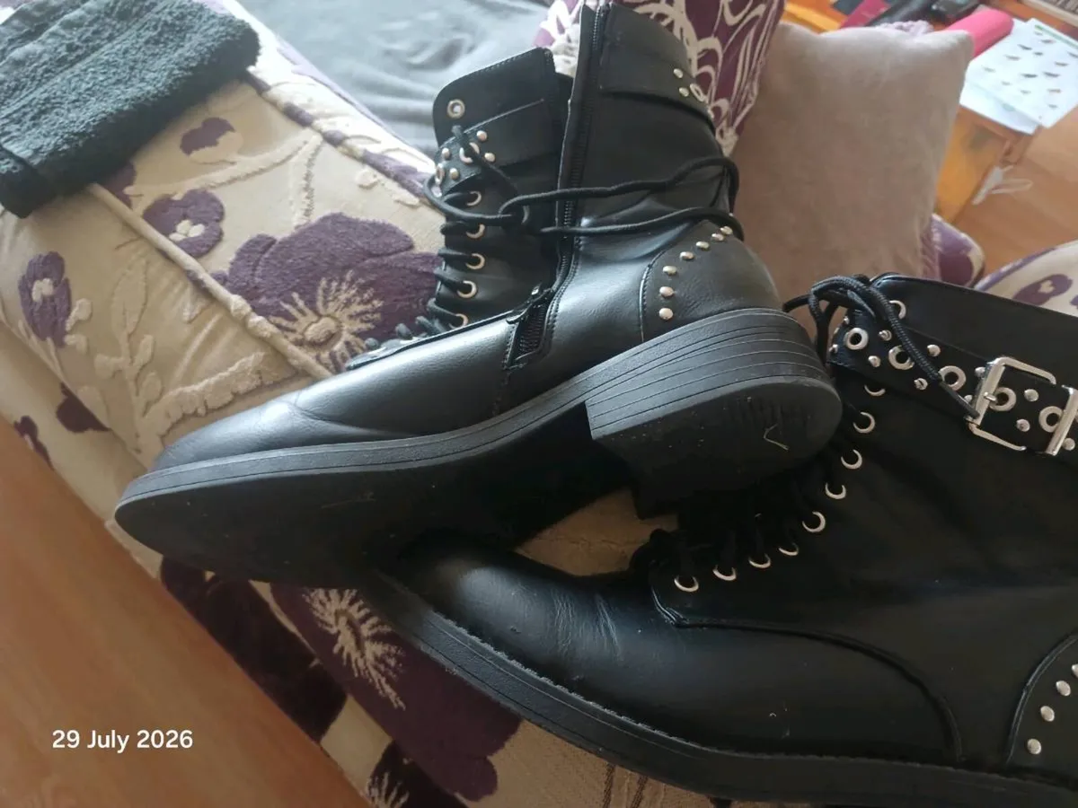 Boots - Image 2