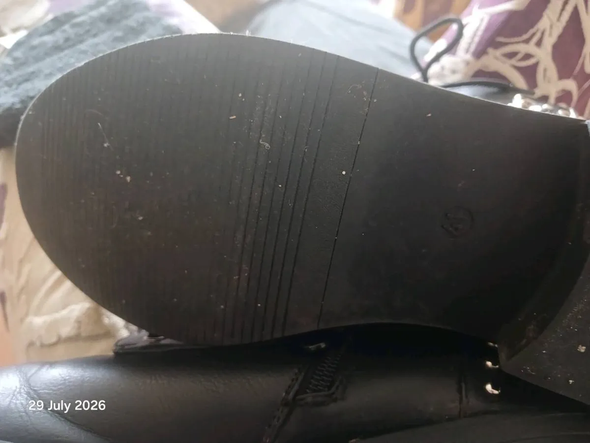 Boots - Image 3