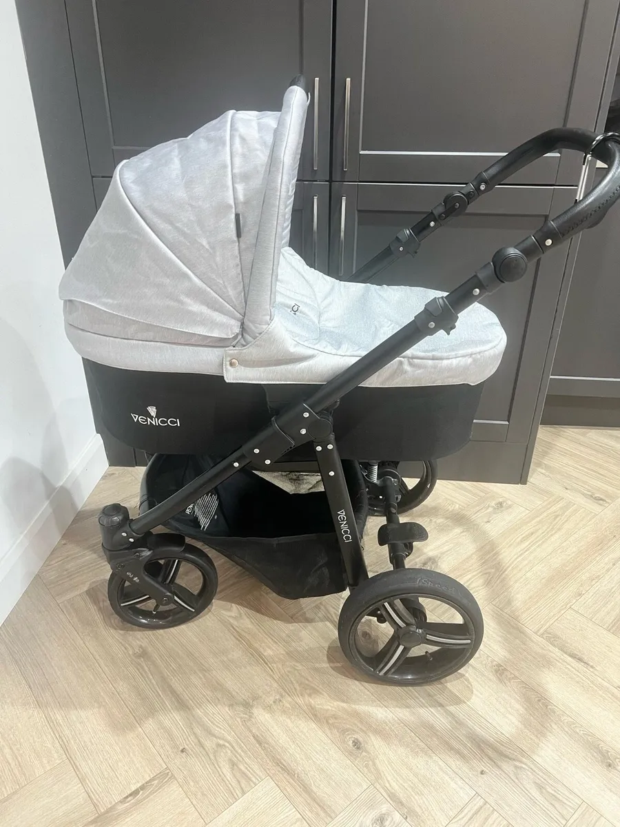 Venicci Travel System - Image 1