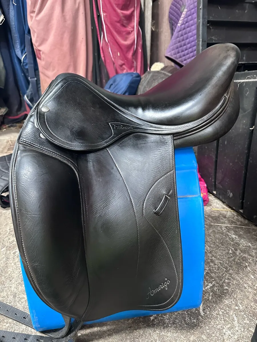 Amerigo Pinerolo Dressage Saddle 17in MW - Image 1