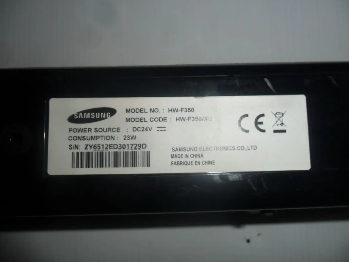 Samsung sound bar with sub - Image 3
