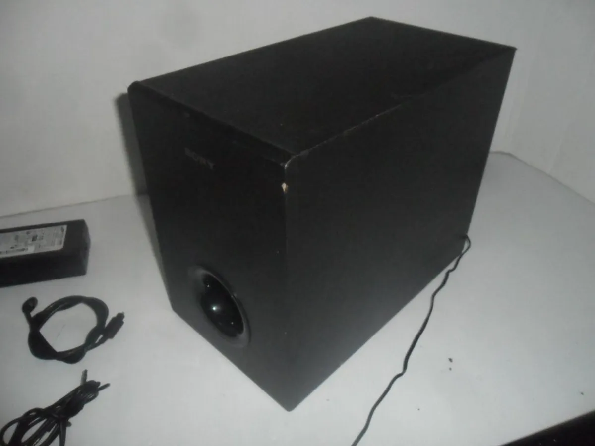 Samsung sound bar with sub - Image 2