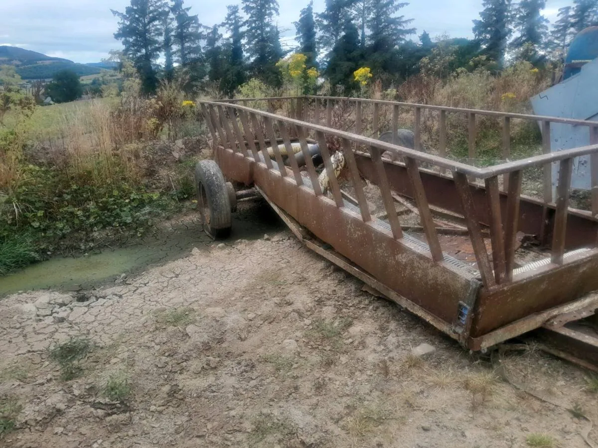 Feed trailer - Image 1