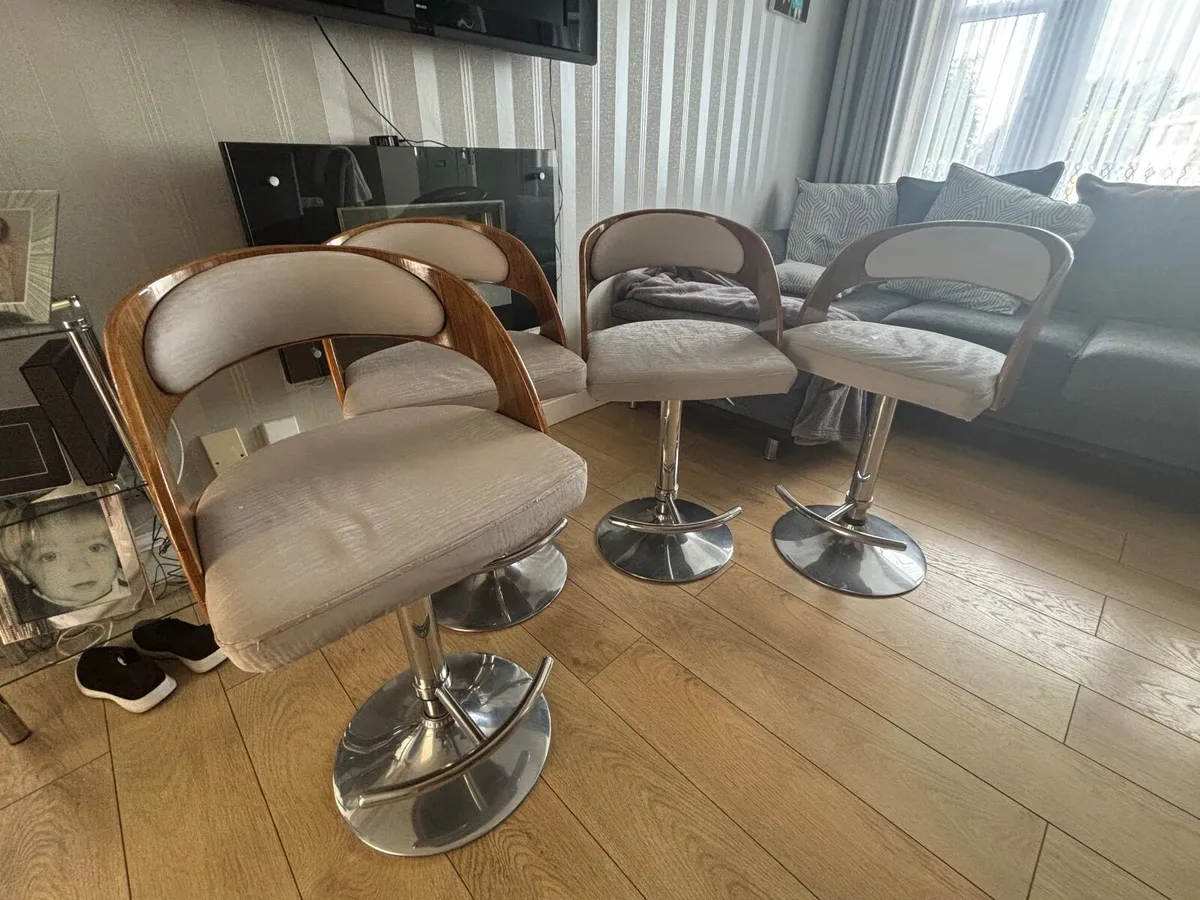 Free. Bar stool - Image 2