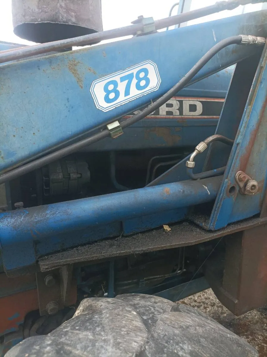 Tanco 878 loader and brackets - Image 1