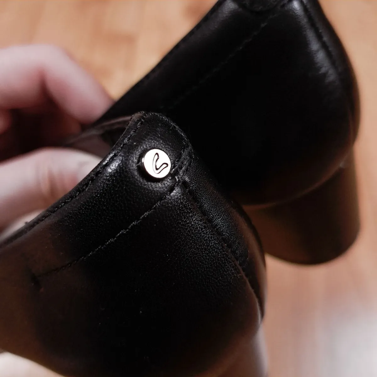Clarks Black Leather Block Heel Pumps 3UK/36.5EU - Image 2