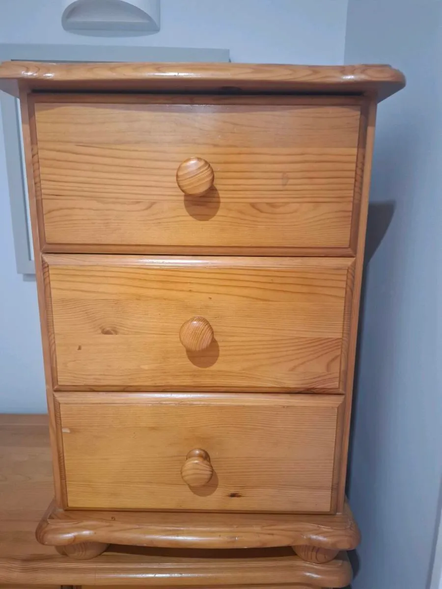 Bed, with chest of drawers and bedside locker. - Image 3
