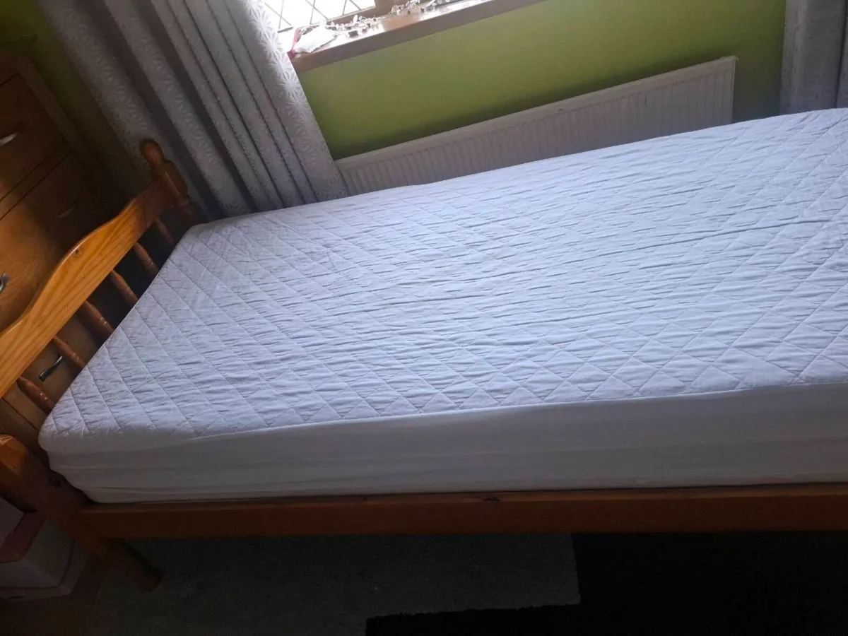 Bed, with chest of drawers and bedside locker. - Image 4