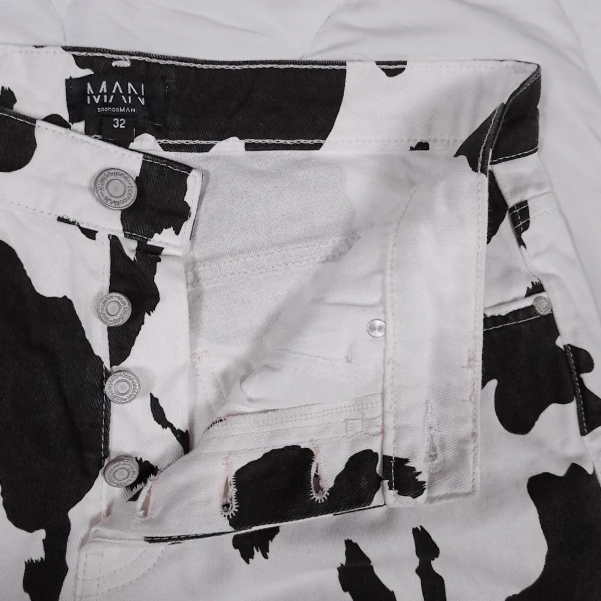 Boohoo White Black Cow Print Straight Jeans 32/31 - Image 3