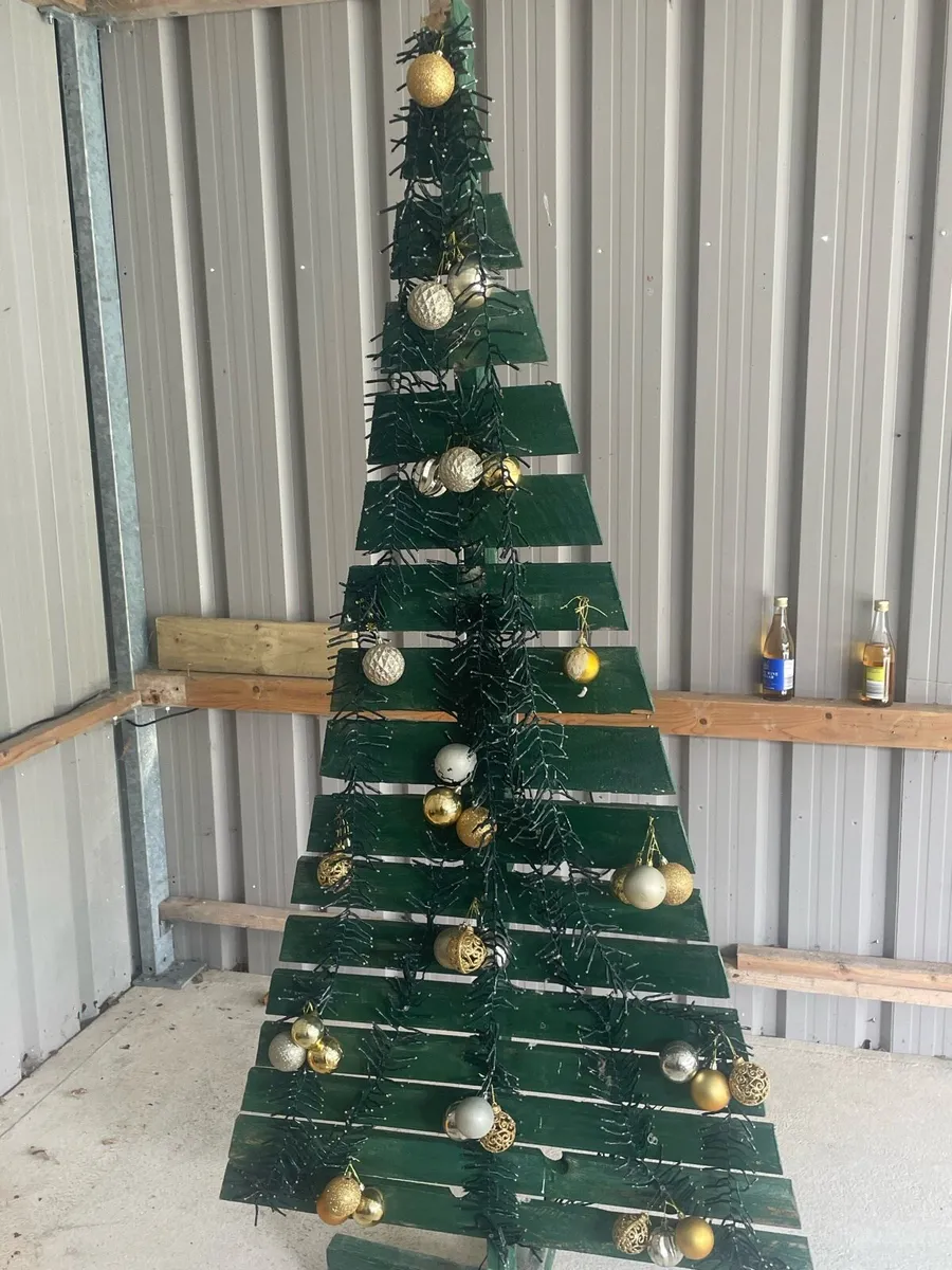 Pallet Christmas Tree - Image 1
