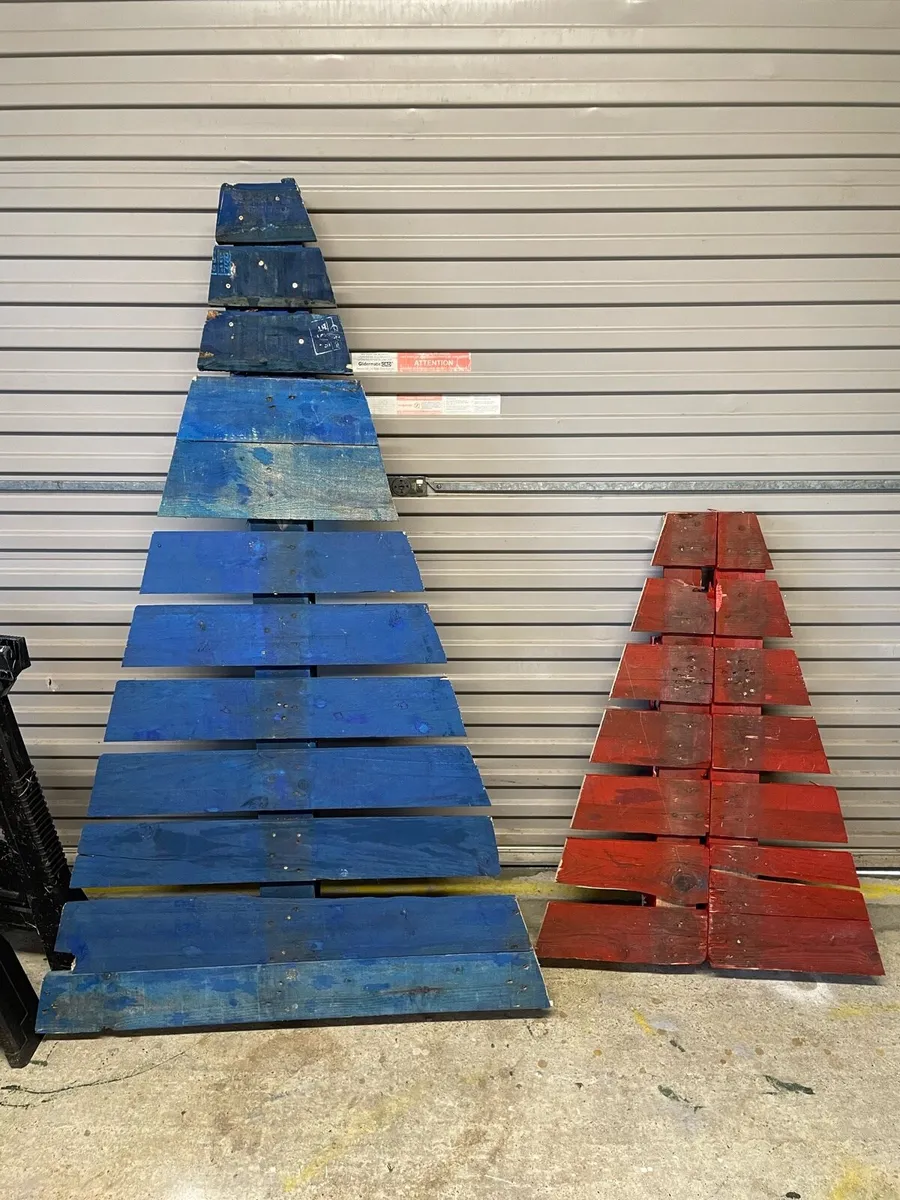 Pallet Christmas Tree - Image 2