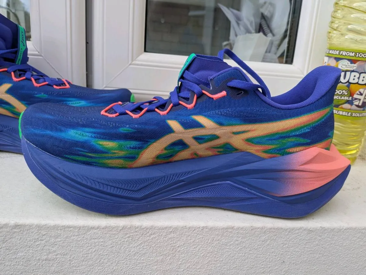 ASICS superblast 3 UK size 9 - Image 3