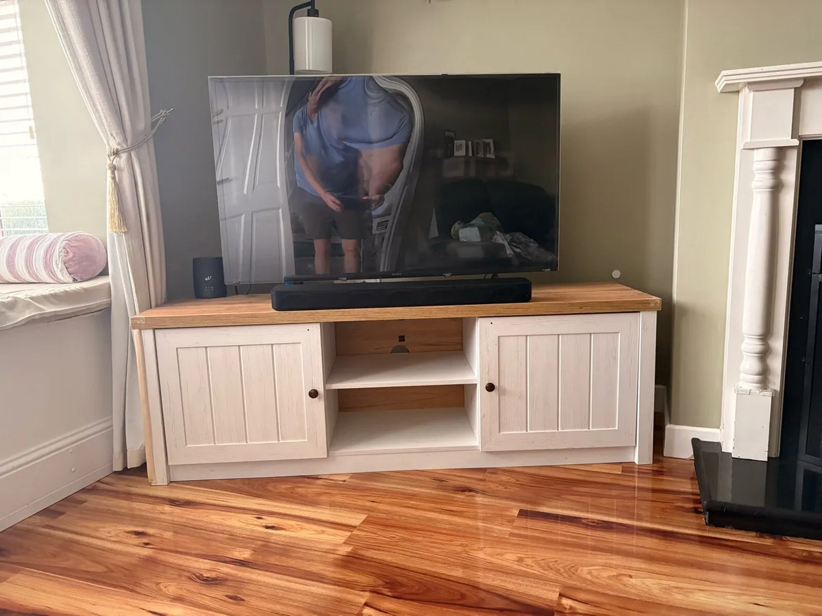 TV stand - Image 2