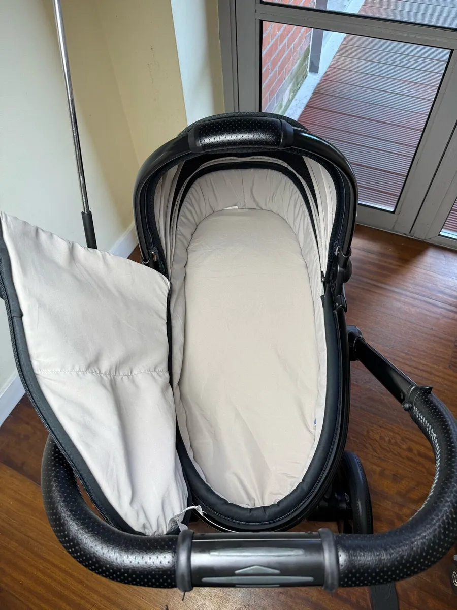 As New Egg2 travel system car Cybex isofix - Image 2