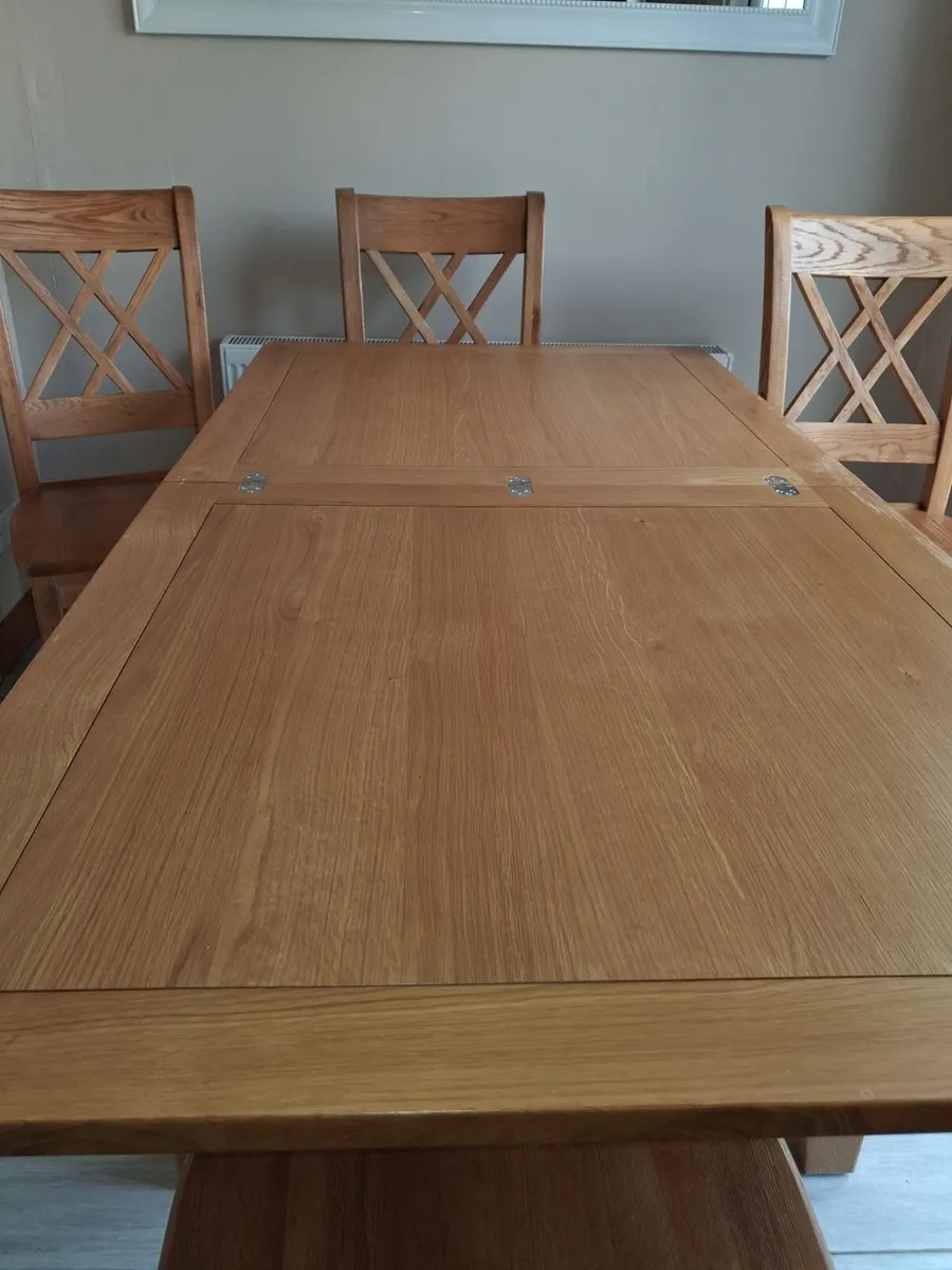 Table and 4 chairs - Image 1