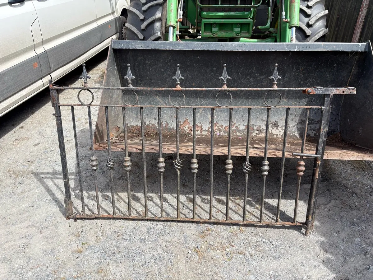 2 x 5 ft steel gates - Image 4