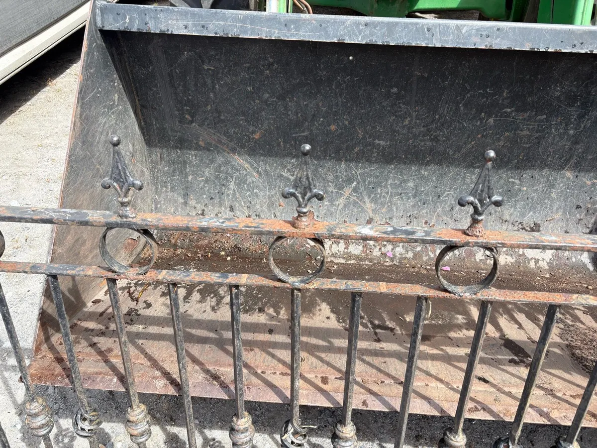 2 x 5 ft steel gates - Image 2