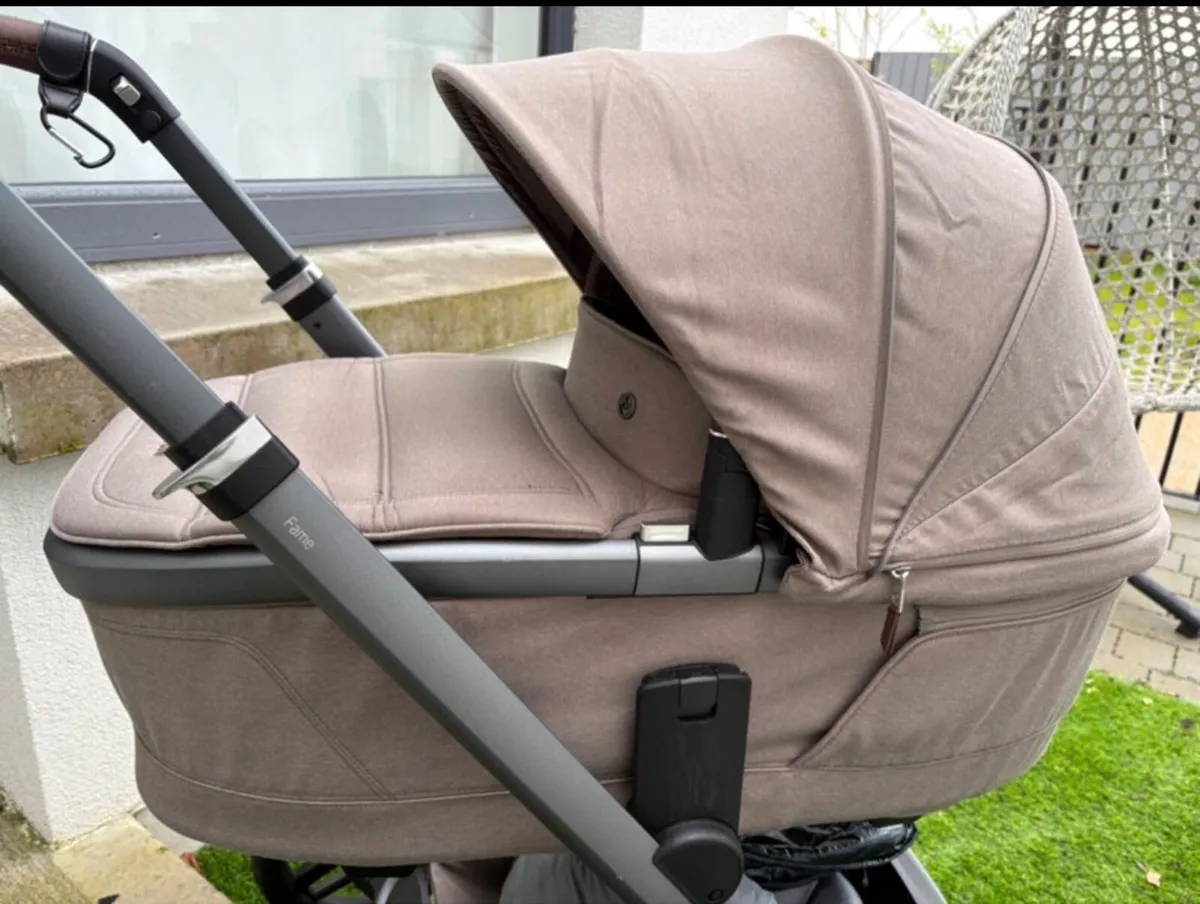 MAXI-COSI FAME PREMIUM TRAVEL SYSTEM - Image 4