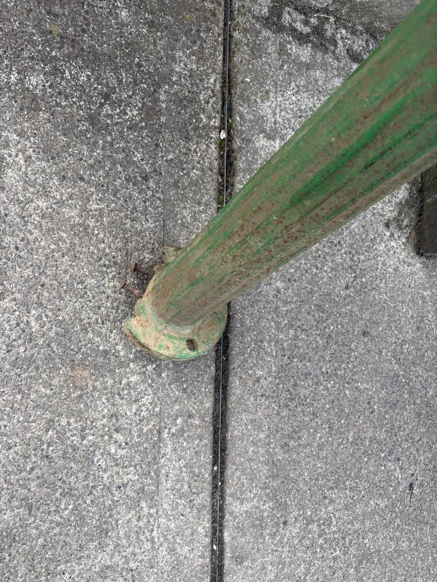 Vintage water pump - Image 2