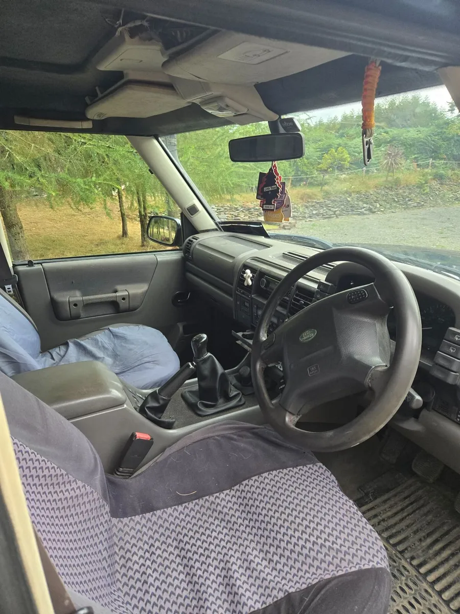 Land Rover Discovery 2003 - Image 2